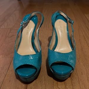 Gianni Bini turquoise snakeskin heels